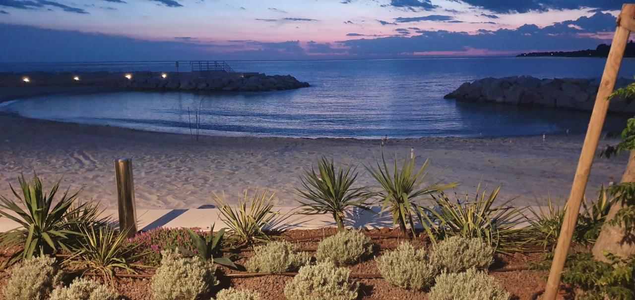 New!!! New Riva Luxury One - With Sunny Terrace & Big Garden Poreč Exterior foto